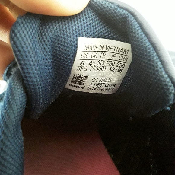 ADIDAS SNEAKERS SIZE 6 - Picture 8 of 9